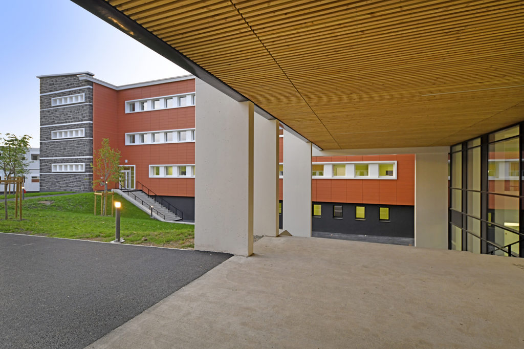 Au cœur de ClermontFerrand, la Cité Scolaire Blaise Pascal se transforme progressivement. CDR